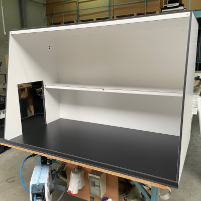 Pharmaceutical cleanroom furniture: Plastisart custom HPL furniture