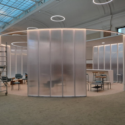 Cintrage sur mesure de polycarbonate alvéolaire par Plastisart